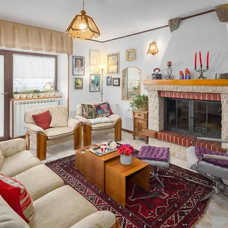 Pet Friendly In With Kitchen