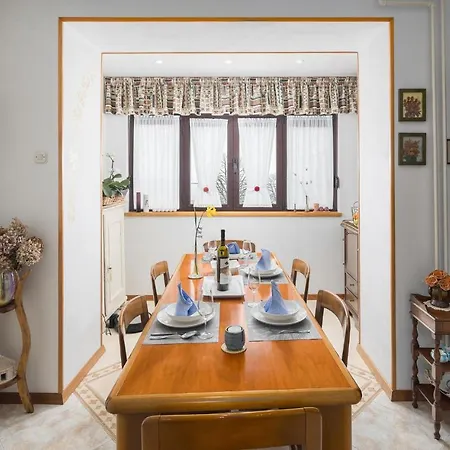 Pet Friendly In With Kitchen