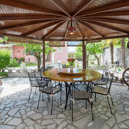 Semesterbostad Pet Friendly In With Kitchen
